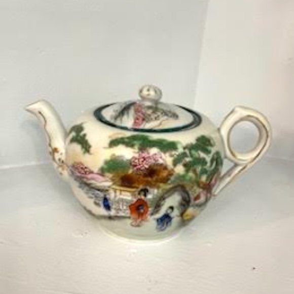 Set of Japanese Lidded Teapot and Sugar Bowl Hand Painted Geisha Girl Porcelain - Picture 10 of 15